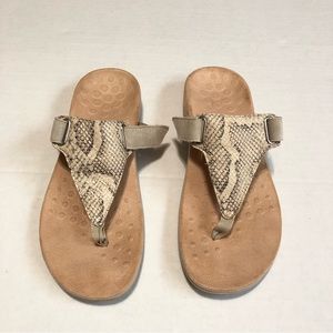 Vionic Wanda Embossed Snake Print Sandal, Women's Size 8.5